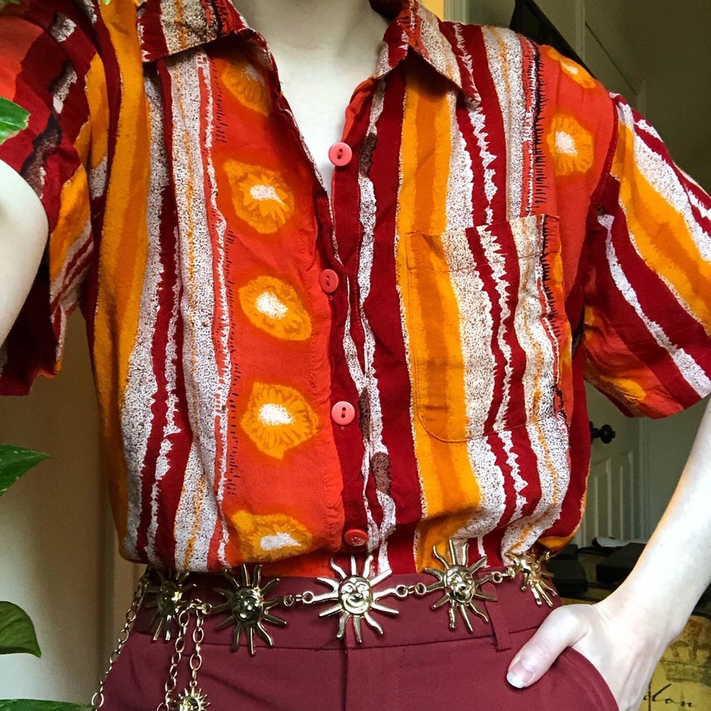 Cute 90s graphic button down blouse